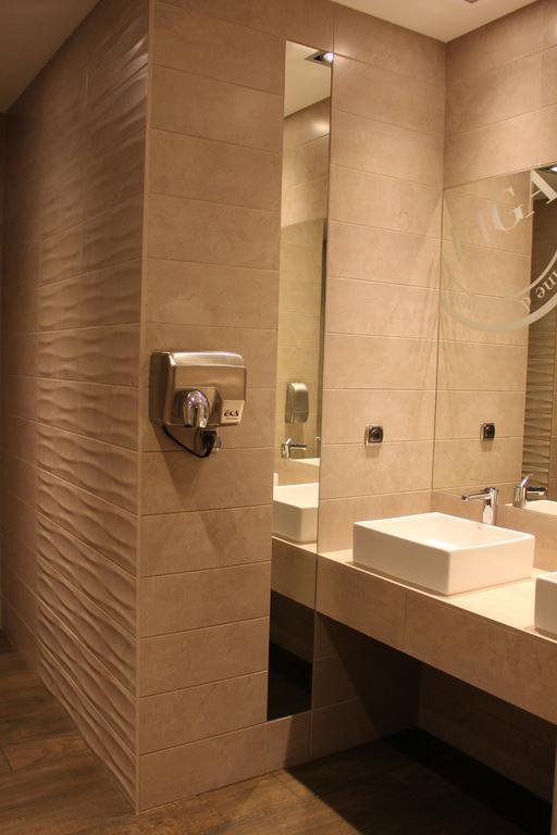 Hotel Figa Plewiska ภายนอก รูปภาพ