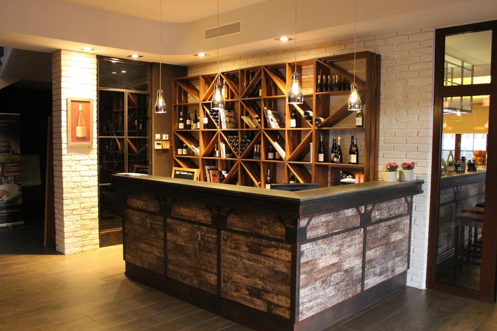 Hotel Figa Plewiska ภายนอก รูปภาพ